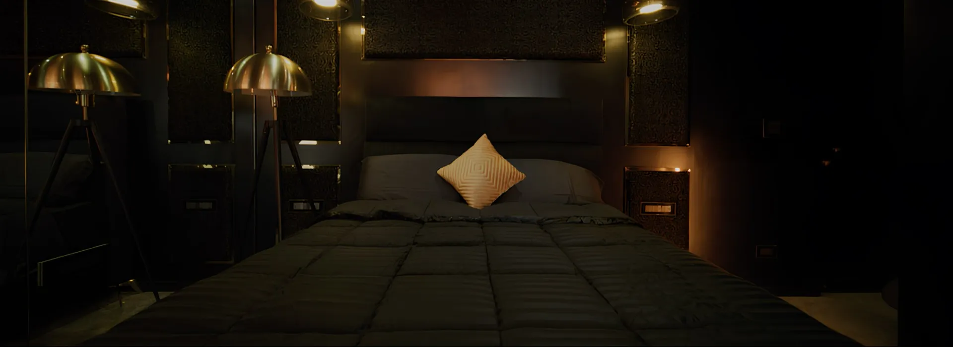 Black Mirror Residence